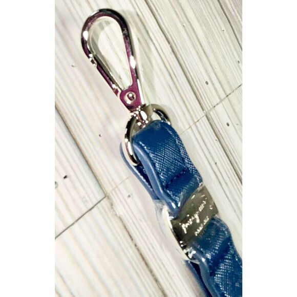 Salvatore Ferragamo Perfumes Navy Blue Leather Clasp Bag Strap or key Chain - Picture 3 of 8
